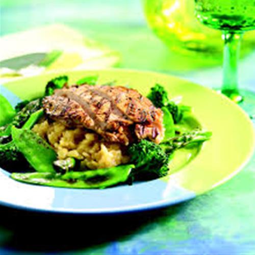 Gegrilde kalfsentrecôte met aardappels en groente